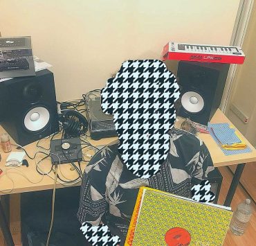 Lonely Gimmick - giveitaspin.gr